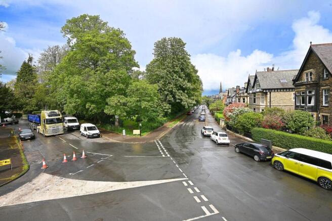 2 bed Flat for sale Image 12