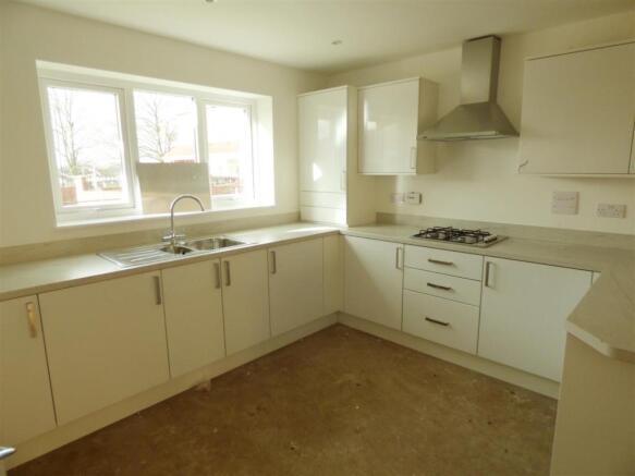 KITCHEN/DINING