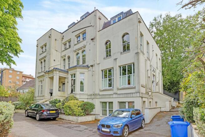 07-2ff8JHPropWorld - FLat 2, 28 Crescent Wood Road