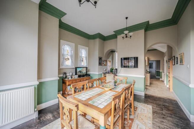 4 bed Semi-Detached for sale Image 5