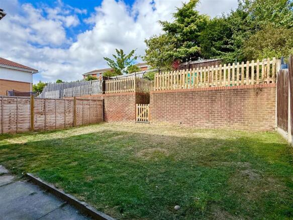 3 bed Detached to rent Image 4