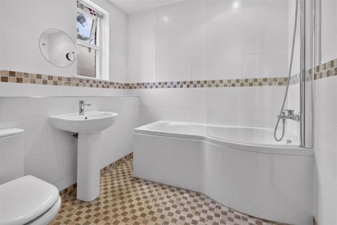 4 bed Detached for sale Image 11