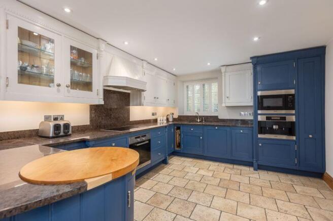 4 bed Detached for sale Image 5
