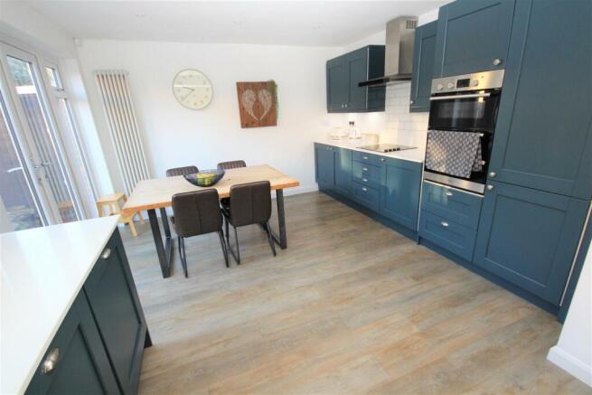 kitchen 2.jpg