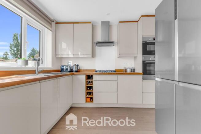 4 bed Detached for sale Image 7