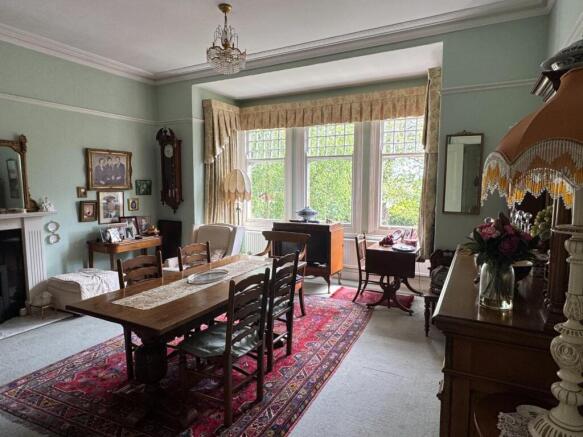 Lounge/Dining Room