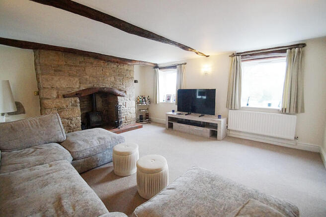3 bed Character Property to rent Image 6