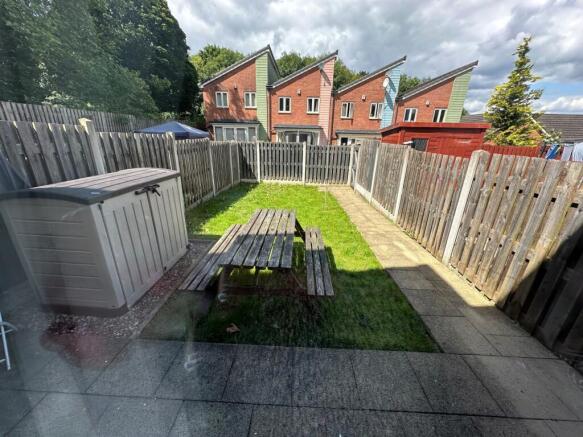 3 bed Terraced to rent Image 8