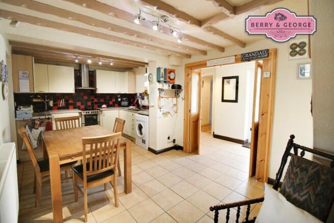KITCHEN / DINER