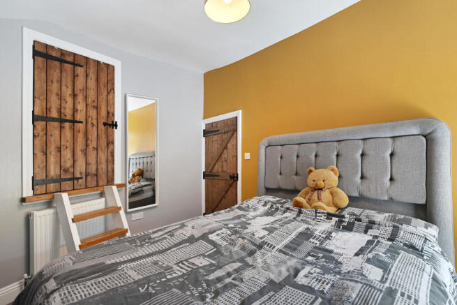 5 bed Detached for sale Image 11