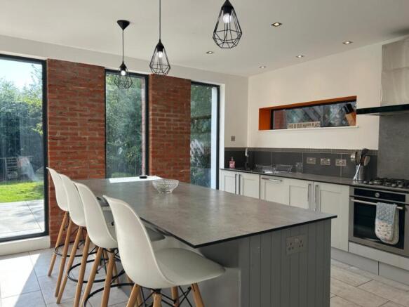 3 bed Semi-Detached for sale Image 12