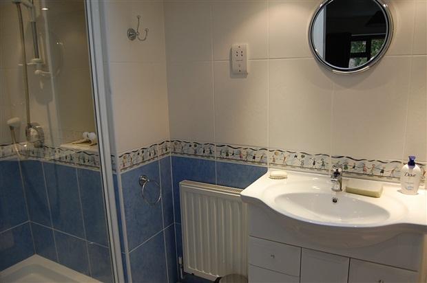 en suite to bedroom 2