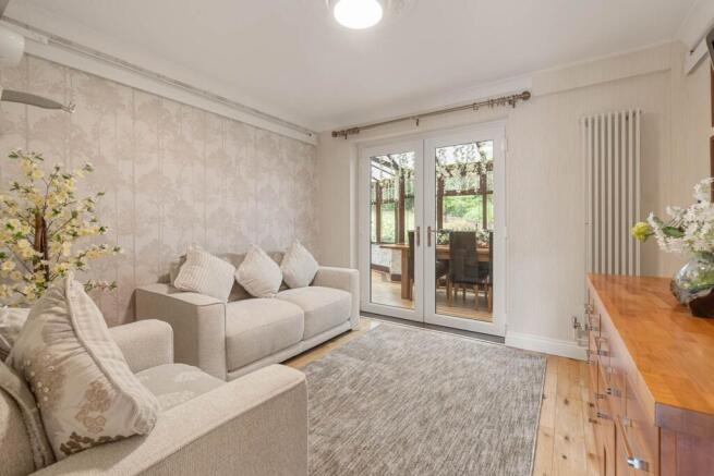 5 bed Detached for sale Image 7