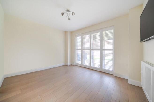 5 bed Detached to rent Image 10