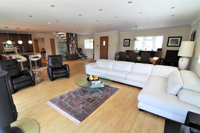 LOUNGE/KITCHEN/DINING ROOM