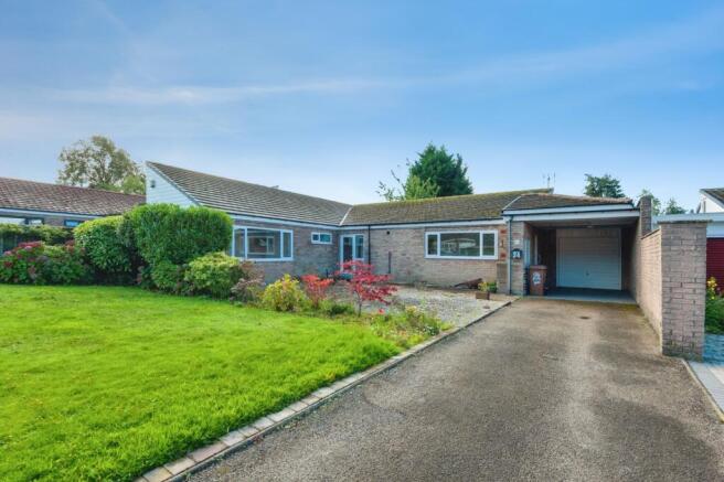 3-bed bungalow on Eccleston Gardens, St. Helens, Merseyside, WA10, £425,000