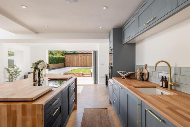 Banavie Kitchen-2.jpg