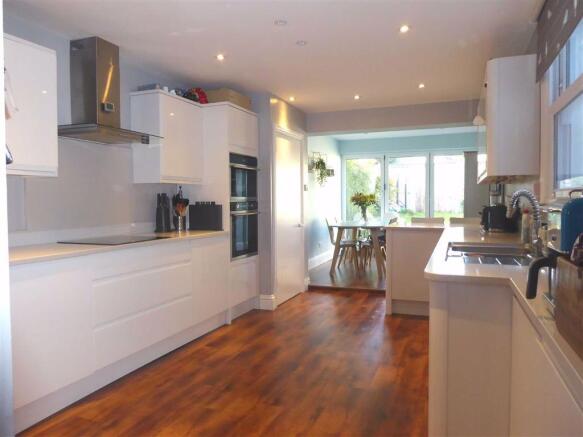 KITCHEN/FAMILY ROOM