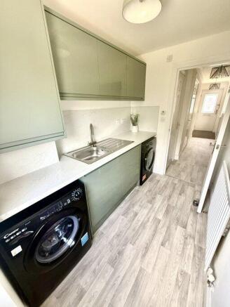 3 bed Terraced to rent Image 3