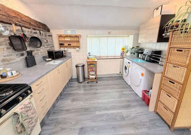 2 bed Detached for sale Image 4