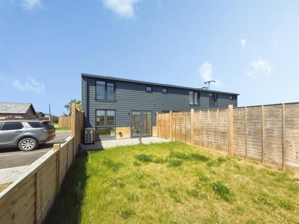 Aylesbury Road, Rowsham, Aylesbury photo 4