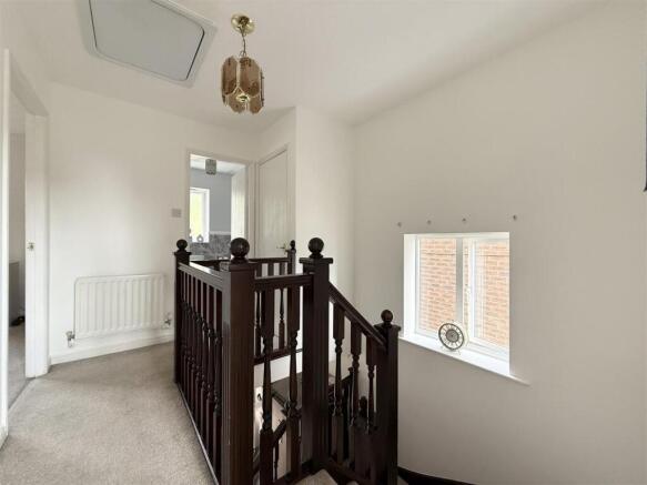 3 bed Detached to rent Image 9