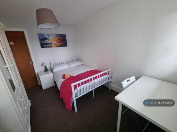 Double Room £200 a Week (£800 a Month)