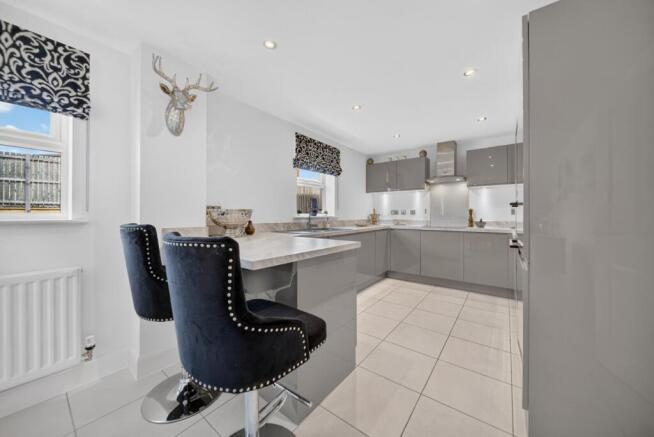 4 bed Detached for sale Image 6