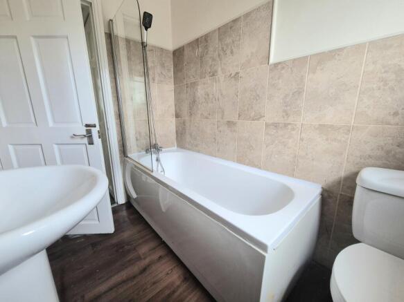 4 bed Terraced to rent Image 4