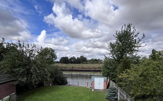5 bed Detached for sale Image 4