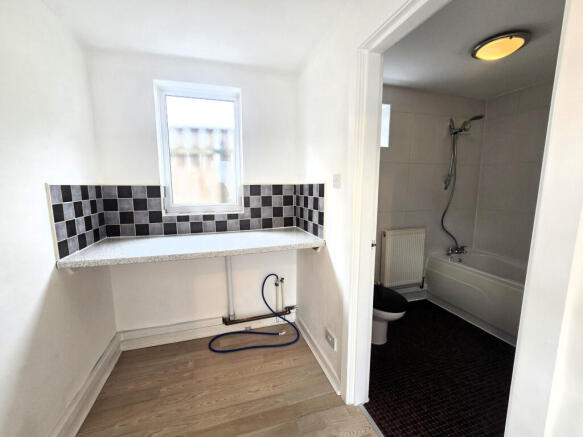 3 bed Semi-Detached to rent Image 7