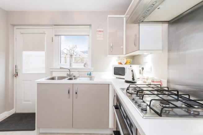 Kitchen /
Dining Roo