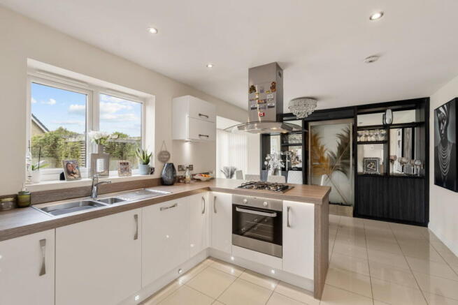 4 bed Detached for sale Image 5