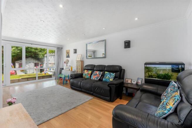 9 Freemans Road, Bodicote-5.jpg