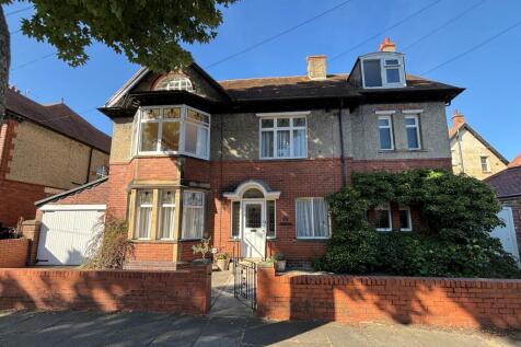 The Avenue,
Whitley Bay, Tyne & Wear,
NE26 3PH