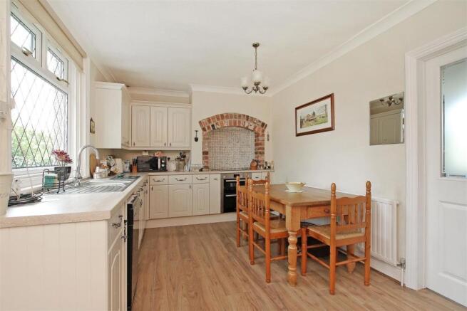 5.Kitchen.JPG