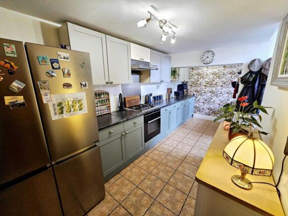 4 bed Semi-Detached for sale Image 7