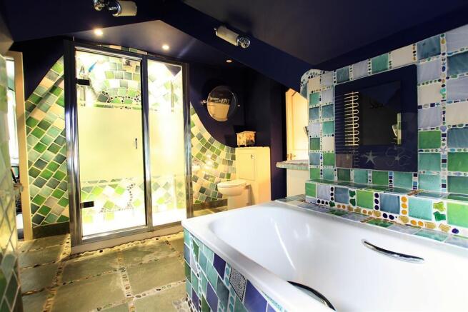 'Jack And Jill' Bathroom