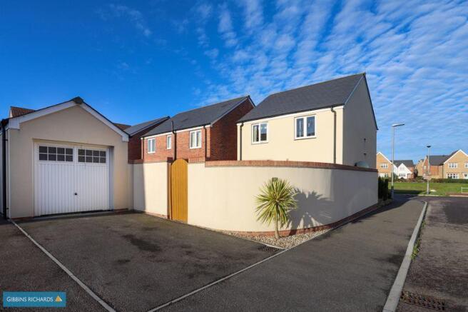 Driveway/Garage