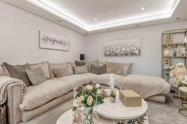4 bed Detached for sale Image 9
