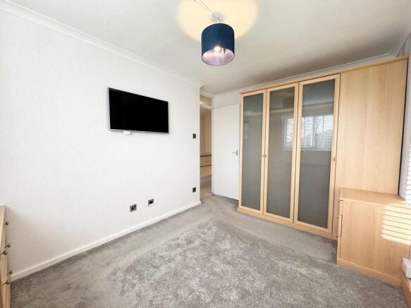 3 bed End of Terrace to rent Image 8