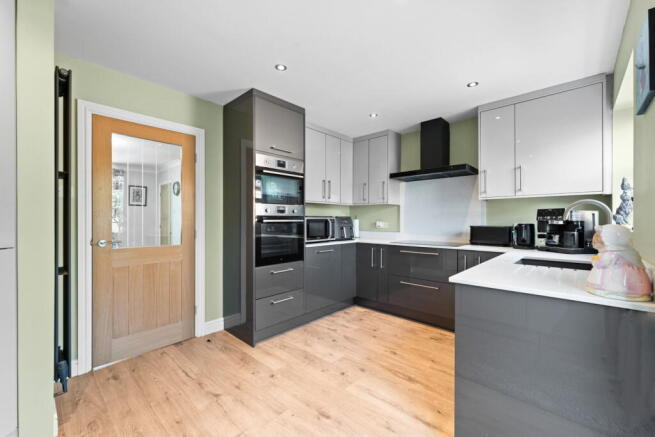 3 bed Detached for sale Image 4