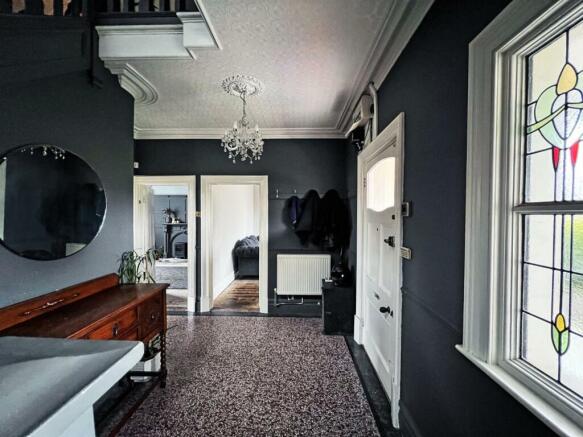 HALLWAY2.jpg