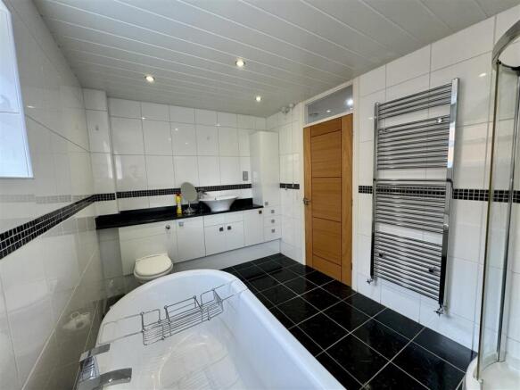 BATHROOM/W.C.