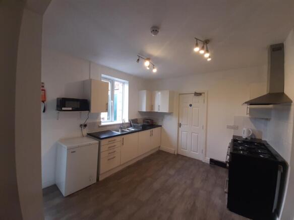 1 bed House Share to rent Image 4