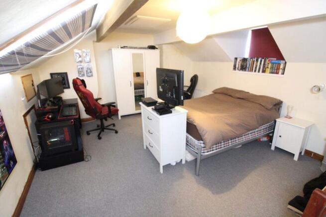 4 bed House Share to rent Image 6