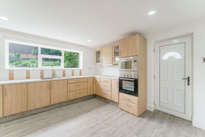 4 bed Detached for sale Image 5