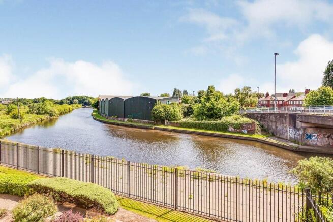2 bed Apartment for sale Image 8