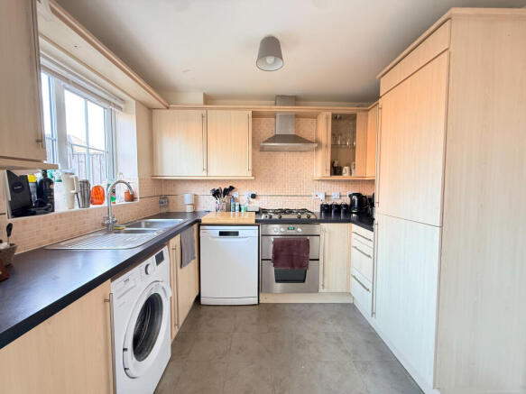 Kingfisher Road, Besthorpe, Norfolk photo 5
