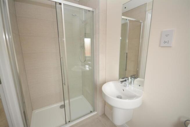 En suite to bed 2.jpg